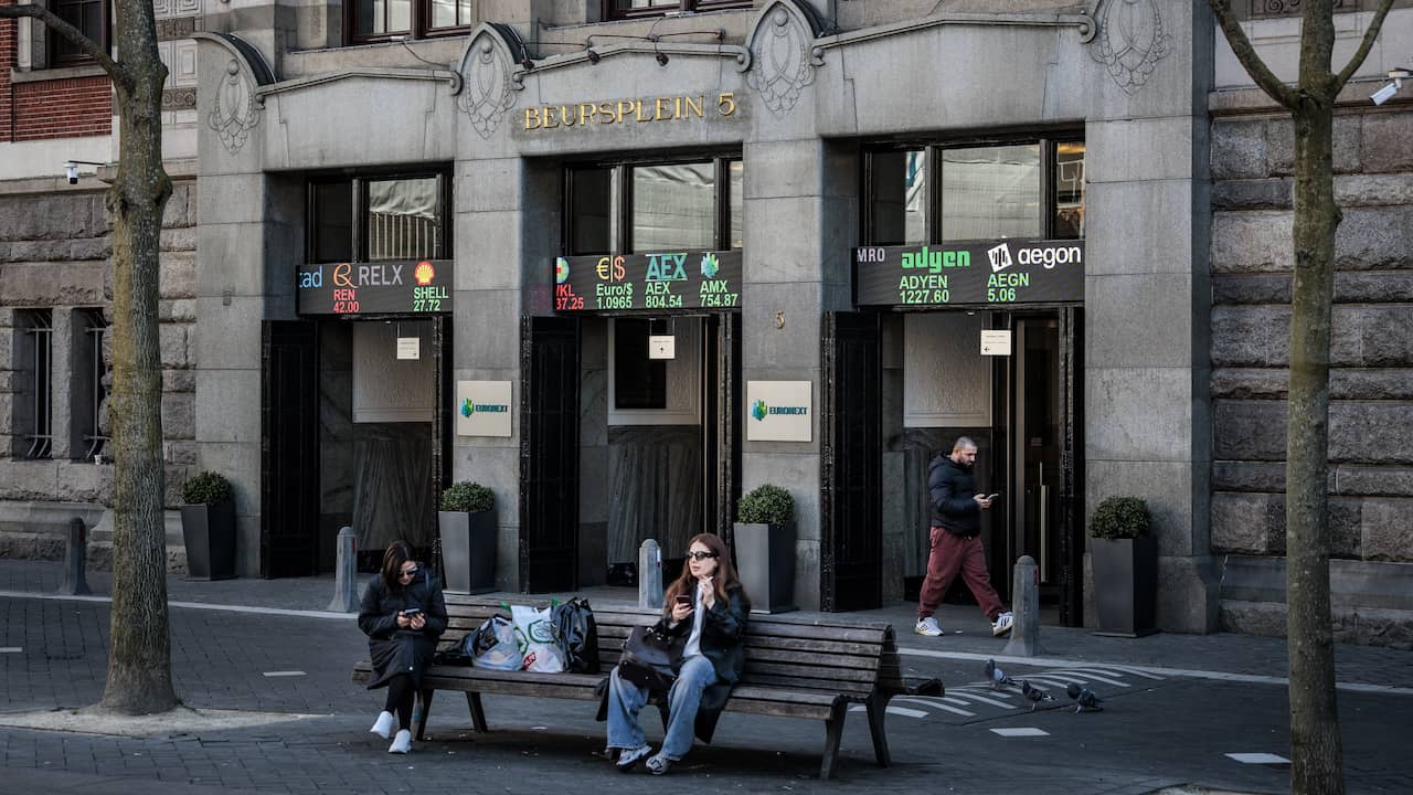 AEX-index voorzichtig omhoog na slotrecord van 1.100 punten