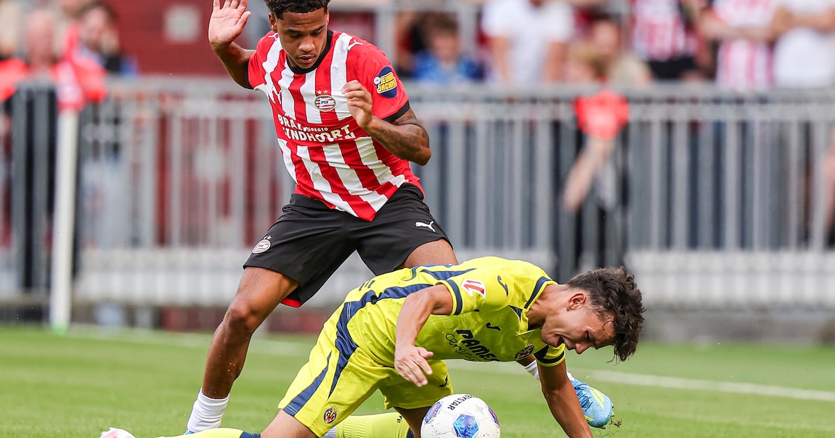 Nu is het wel raak, PSV komt op achterstand door oud-spits van Ajax