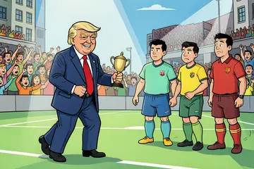 Donald Trump reikt WK-trofee uit aan Spanje, maar krijgt subtiel duwtje als hij in de schijnwerpers probeert te blijven